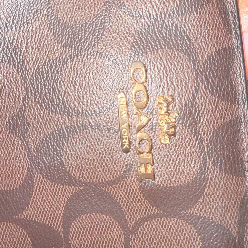 Coach Lillie Carryall - Picture 9 of 9